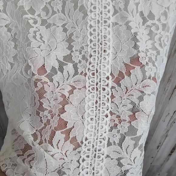 Cable & Gauge White Lace Lined Short Sleeve Keyhole Blouse Size Small - Picture 5 of 7